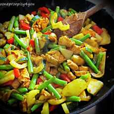 Przepis na Kurczak z warzywami w sosie curry