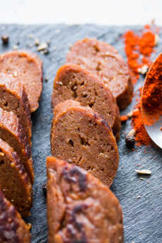 Przepis na Wegańskie kiełbaski pepperoni
