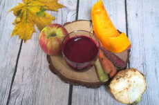 Przepis na Domowy sok warzywno-owocowy – z buraka, selera, marchewki i jabłek