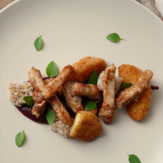 Przepis na Schab z sosem śliwkowym i jabłkami w panierce /Stir-fry pork loin with plums sauce and crusty apples