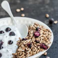 Przepis na Jogurt z chia z ekspandowanym owsem i owocami 