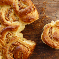 Przepis na Drożdżowe zawijasy z jabłkiem /Apple rolls