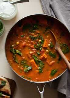 Przepis na Curry z batata, pomidorów, szpinaku i ciecierzycy, czyli idealny przepis na jesień!