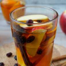 Przepis na Herbata z jabłkami, cynamonem i żurawiną
