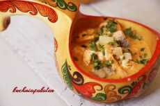 Przepis na Łagodna kremowa zupa curry z łososiem i krewetkami