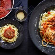 Przepis na Spaghetti z orzechowym ragu (3 składniki)