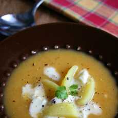 Przepis na Kremowa zupa z kalafiorem, batatem i mozzarellą