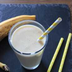 Przepis na Domowy koktajl białkowy bananowo-kokosowy