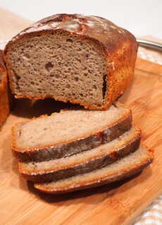 Przepis na Chleb żytni na zakwasie z orzechami i jego prozdrowotne właściwości