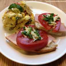 Przepis na Kanapki z szynką, pomidorem i sałatką jarzynowo-jajeczną