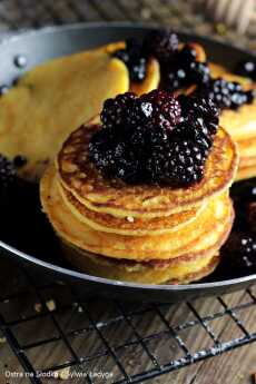 Przepis na BEZGLUTENOWE PANCAKES MARCHEWKOWE Z OWOCAMI LEŚNYMI