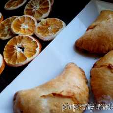 Przepis na PIECZONE PIEROGI Z MIĘSEM MIELONYM, FASOLĄ CZERWONĄ I MOZARELLĄ