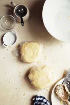 Przepis na Baking 101: How To Make Pie Crust By Hand