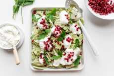 Przepis na Mint Matcha Pomegranate Pavlova Recipe