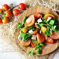 Przepis na Sałatka z kolorowych pomidorów i fety