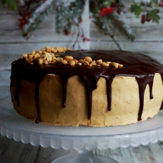 Przepis na Tort noworoczny - tort orzechowo-kajmakowy