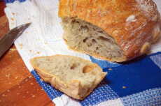 Przepis na Łatwy chleb pszenny z ziołami prowansalskimi, pieczony w garnku