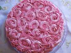 Przepis na Różowy tort truskawkowy
