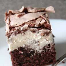 Przepis na Ciasto czekoladowe z kremem mascarpone i bezą