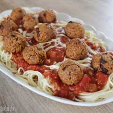 Przepis na Spaghetti z pulpecikami z kaszy jaglanej i suszonych pomidorów