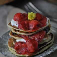 Przepis na Pancakes śmietankowe z truskawkami
