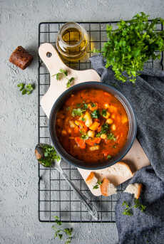 Przepis na Rozgrzewająca zupa z ciecierzycy (wegańska)