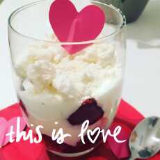 Przepis na Espresowy deser: wiśnie + jogurt + bezy 