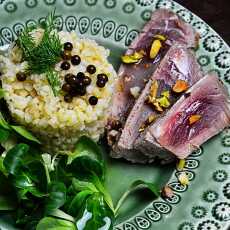 Przepis na Stek tuńczyka z kaszą i olejem pistacjowym