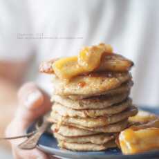 Przepis na W i o s n a (?). Pankejki owsiane z karmelizowanym bananem (Oatmeal pancakes with carmelised bananas). 