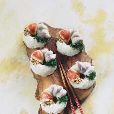 Przepis na Oponki a'la sushi z marynowanym śledziem, figą i kawiorem balsamicznym