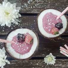 Przepis na Jogurt kokosowy + jeżyny + truskawki