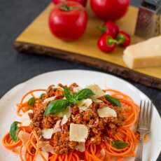 Przepis na Low-carb spaghetti z marchewki z sosem bolońskim