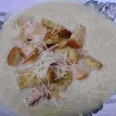 Przepis na Zupa cebulowa z grzankami