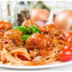 Przepis na PULPECIKI ZAPIEKANE W SOSIE POMIDOROWYM z makaronem spaghetti
