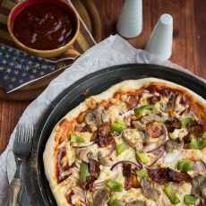 Przepis na Pizza BBQ z boczkiem, polędwiczką i papryką