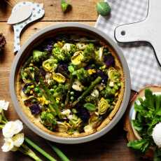 Przepis na Wiosenna krucha tarta z warzywami i owczym serem (bez glutenu)