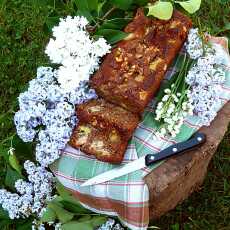 Przepis na Razowe ciasto z rabarbarem, orzechami i miodem