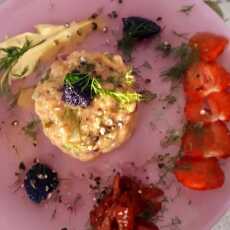 Przepis na Tatar z surowego łososia z cebulą