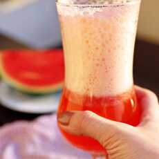Przepis na Orzeźwiający napój z arbuzem i truskawkami (na bazie Somersby)