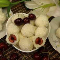 Przepis na Kulki kokosowe z czereśniami – ekspresowy i efektowny deser