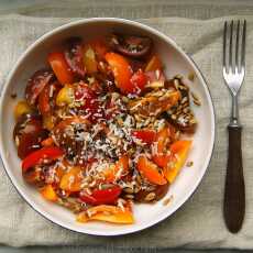 Przepis na Sałatka z pomidorków cherry z prażonym słonecznikiem i parmezanem