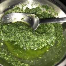 Przepis na Delikatne zielone pesto z pietruszki