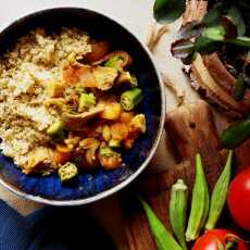 Przepis na Quinoa z okrą, boczniakami i pomidorami