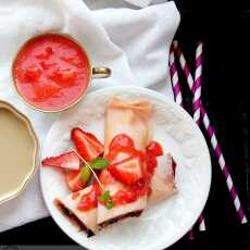 Przepis na Naleśniki z truskawkami - słodkie śniadanie dla dzieci
