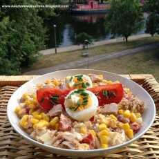 Przepis na Sałatka z tuńczykiem, jajkiem, pomidorem i kukurydzą (2)
