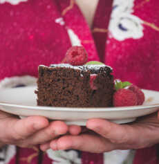 Przepis na Rustykalne ciasto czekoladowe z malinami. Wegańskie