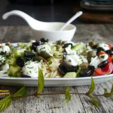 Przepis na Kritharaki - makaronowa sałatka grecka z sosem jogurtowym