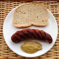 Przepis na Kiełbaska z grilla z chlebem i musztardą
