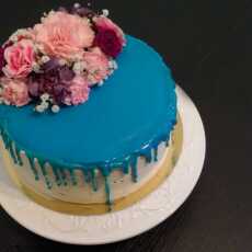 Przepis na Tort drip cake z kwiatami