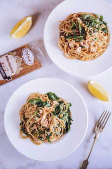 Przepis na Spaghetti z tuńczykiem, cytryną i rukolą